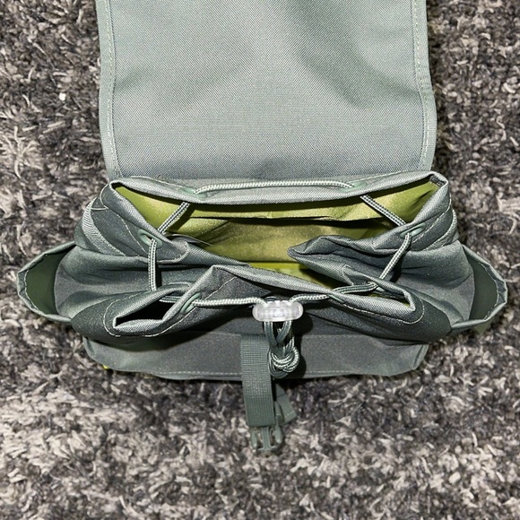 New VOLCOM Vol Stone Drawstring Bag (Backpack) in Light Army Green - Picture 7 of 15